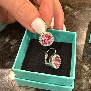 Fashion earrings, large yet lightweight